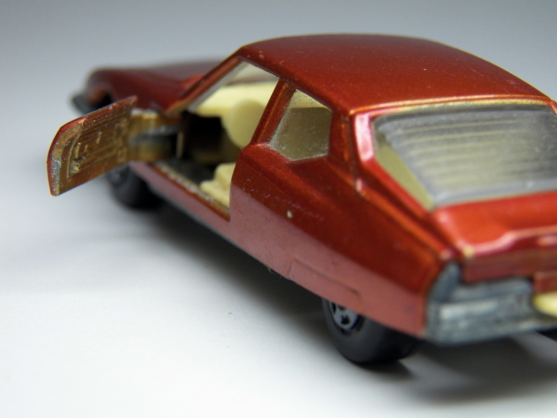Illustration for article titled French Friday Matchbox No. 51 Citroen S.M.